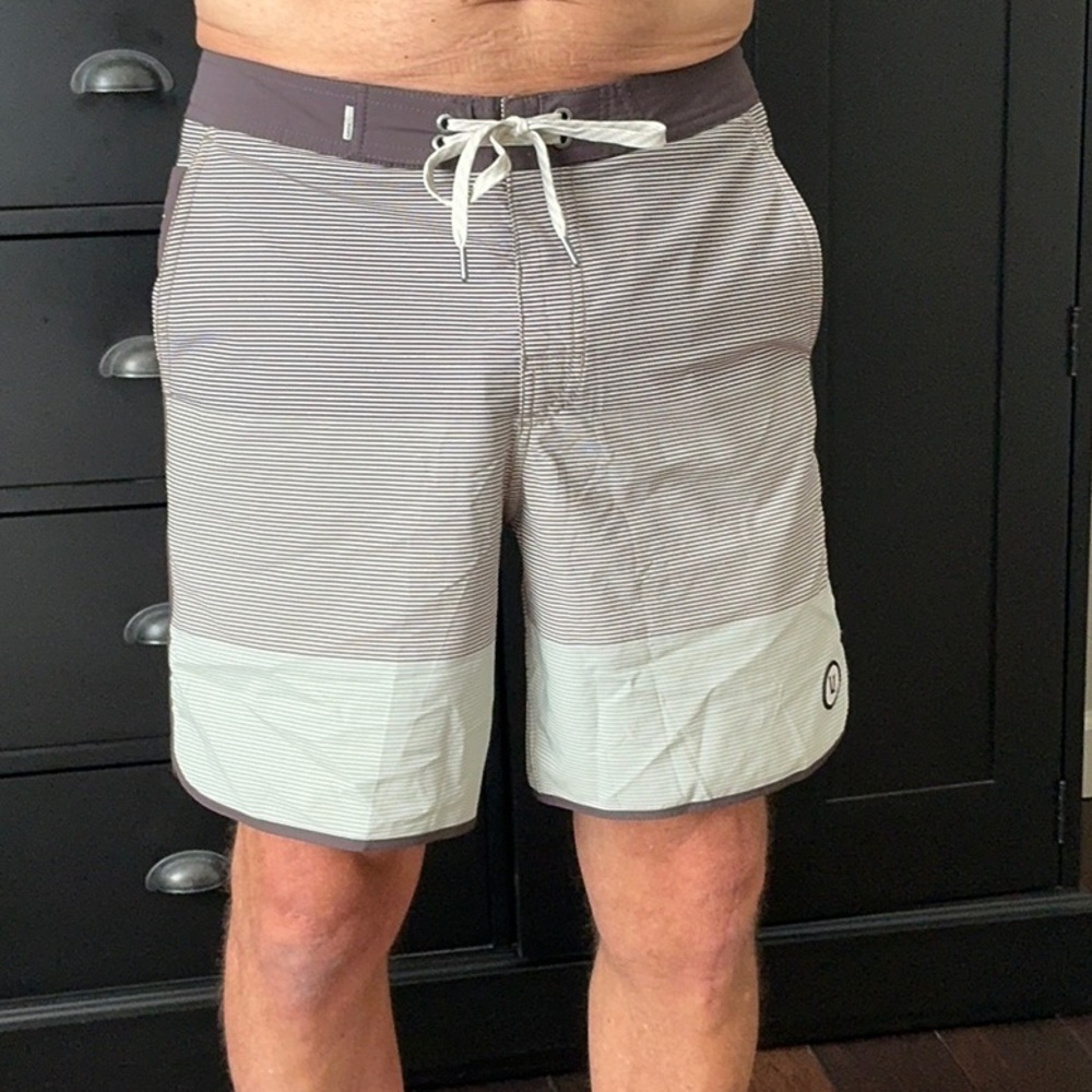 Vuori Gray Board Shorts Quick-Drying Swimwear